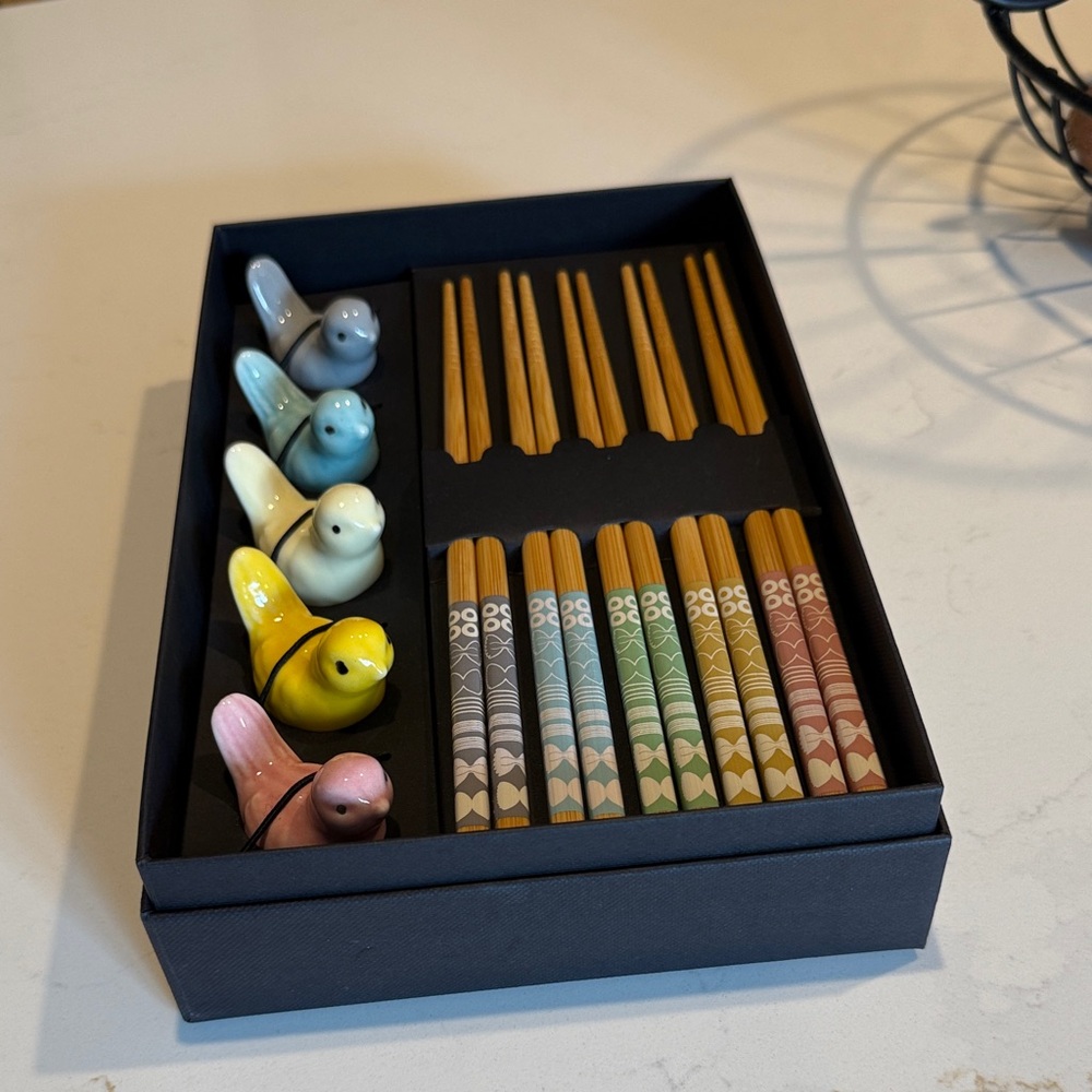 EARTHBOUND Multicolor Bird Chopstick Set